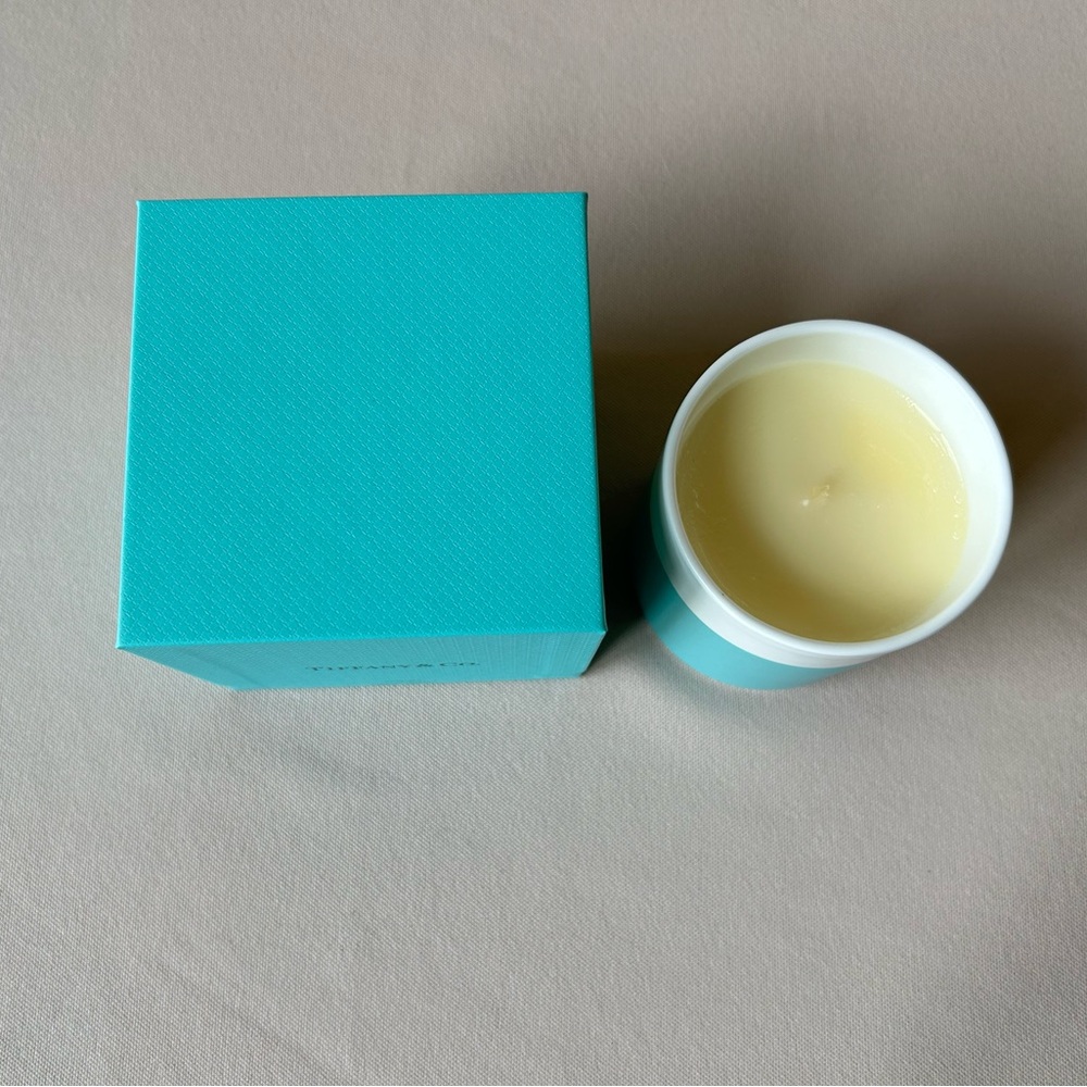 Tiffany & Co. Blue and White Candle in Jasmine - Picture 3 of 8